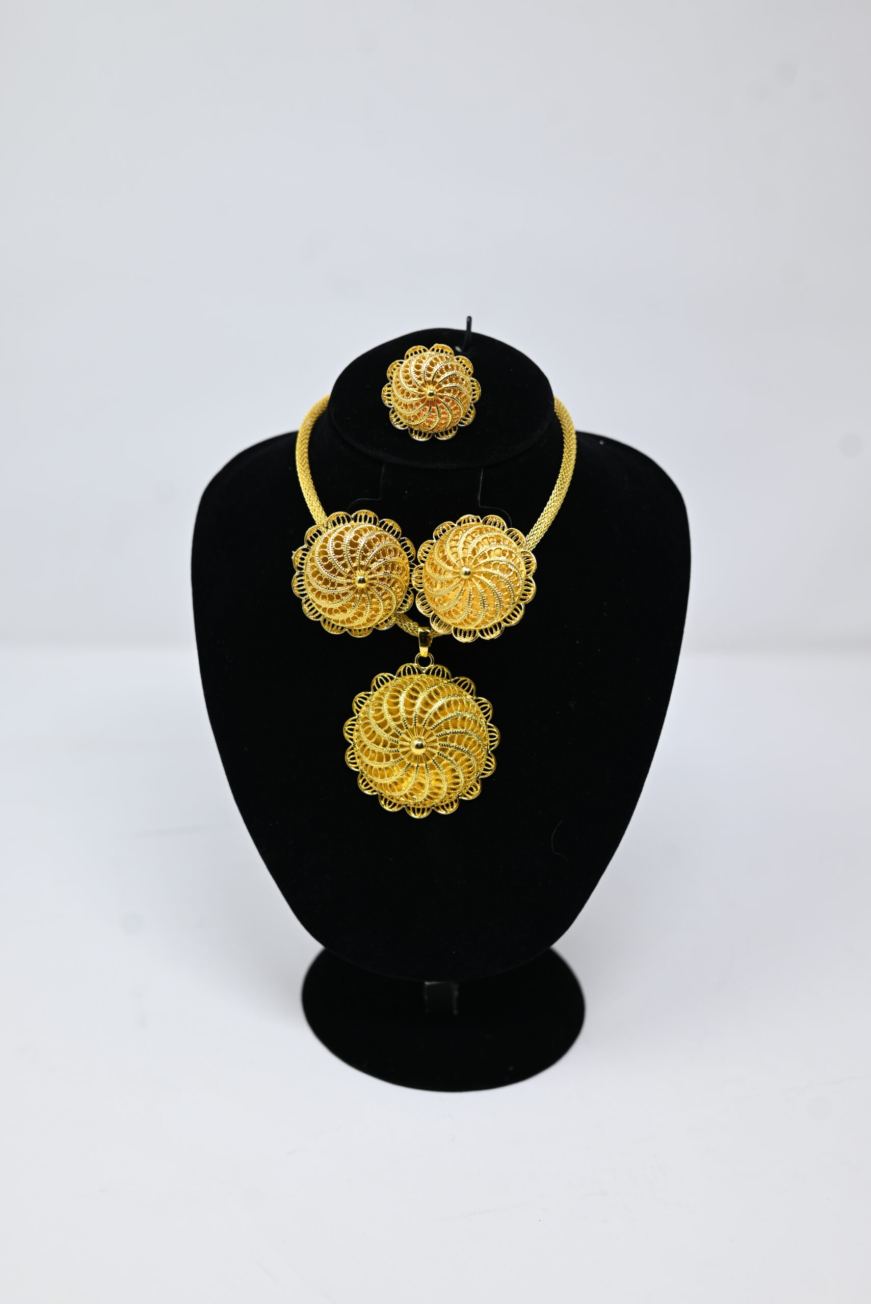 Golden Filigree Floral Jewelry Set